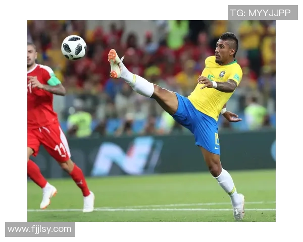 镜头下的微妙瞬间 VAR赛场小动作引发球迷热议和讨论