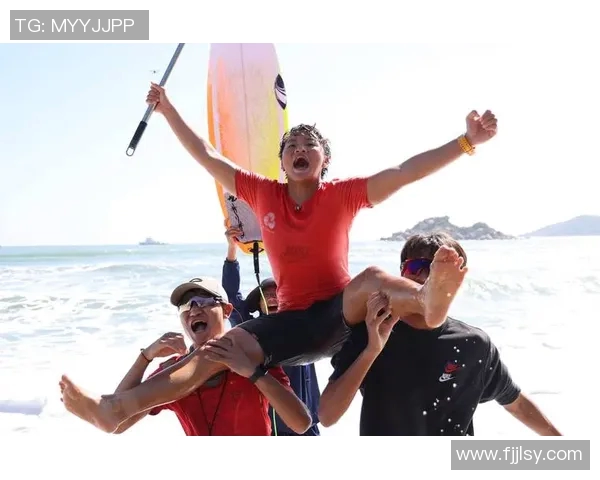 中国首位冲浪世界巡回赛选手晋级年度总决赛